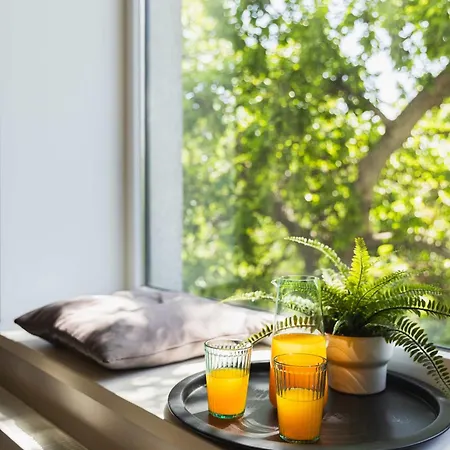 Sunny Nest By The Inverted Pyramid Апартаменты *