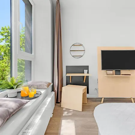 Sunny Nest By The Inverted Pyramid Апартаменты Братислава